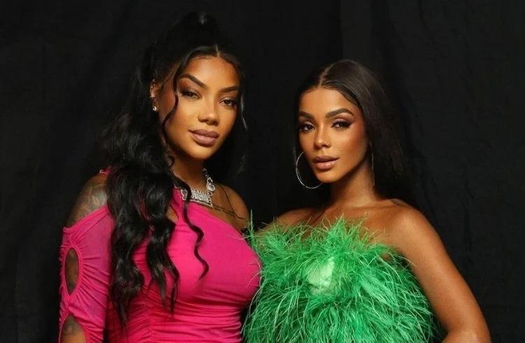 Ludmilla e Bruna posam para a foto com olhar sexy