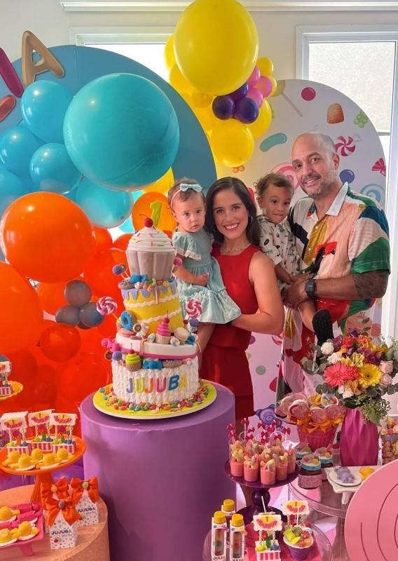 Camilla Camargo e Leonardo Lopes junto com Julia e Joaquim