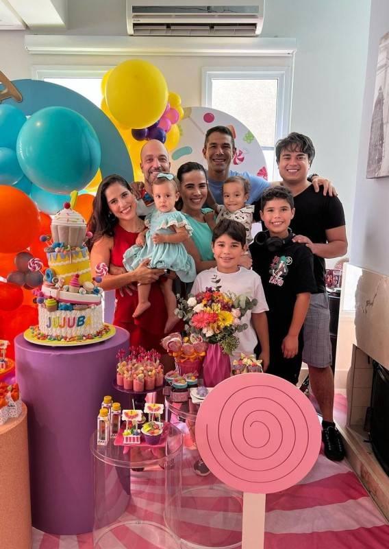 Família de Camilla Camargo junto com a família de Wanessa e Igor Ci