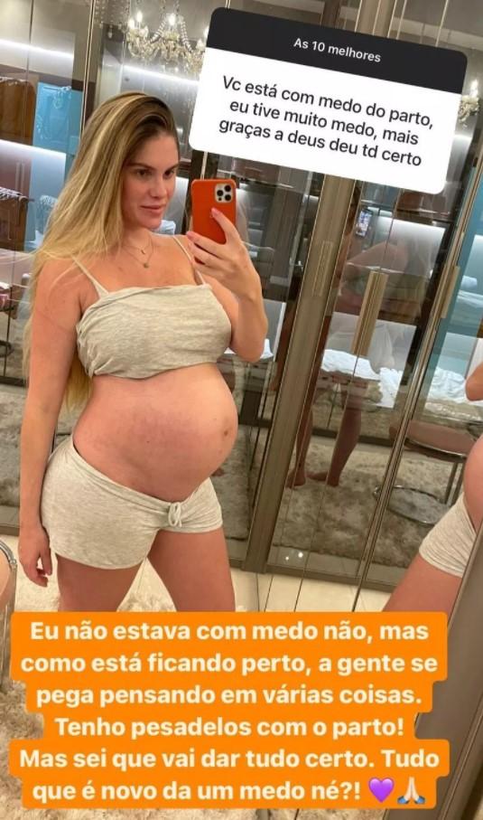 Bárbara Evans posa para foto em stories do Instagram.