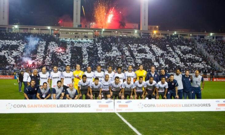O elenco do Corinthians campeão da Libertadores em 2012