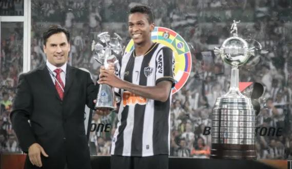 Jô foi o artilheiro da Libertadores de 2013