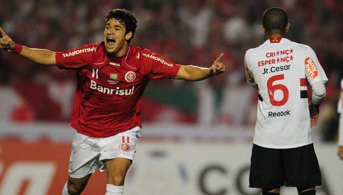 Giuliano, com 20 anos na época, marcou na semifinal contra o São Paulo (Foto: Divulgação/Inter)