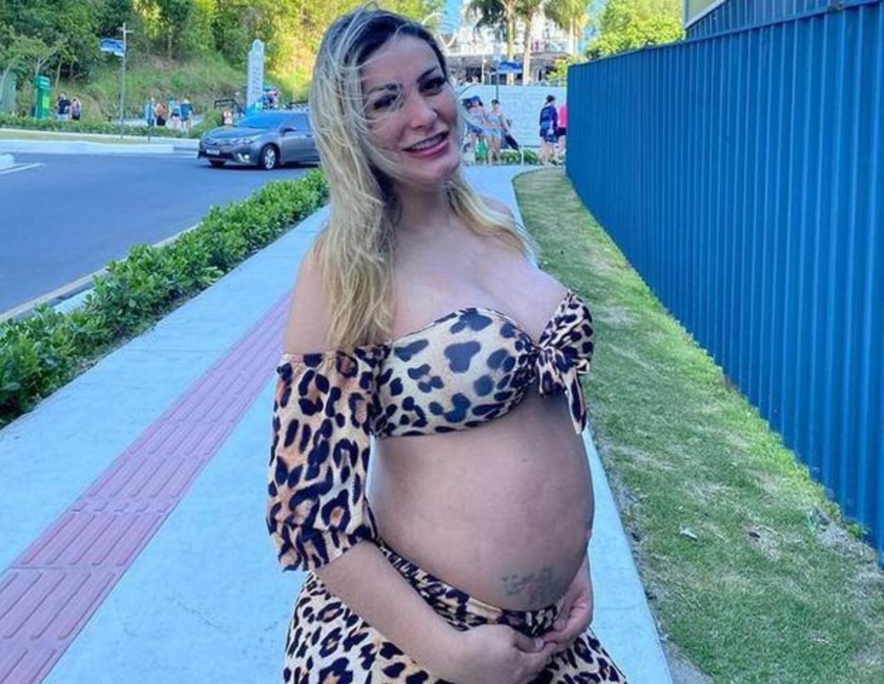 Andressa Urach durante gravidez de Leon.