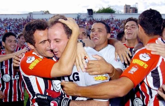  Rogério Ceni tem a chance de conquistar seu primeiro título como treinador do São Paulo 