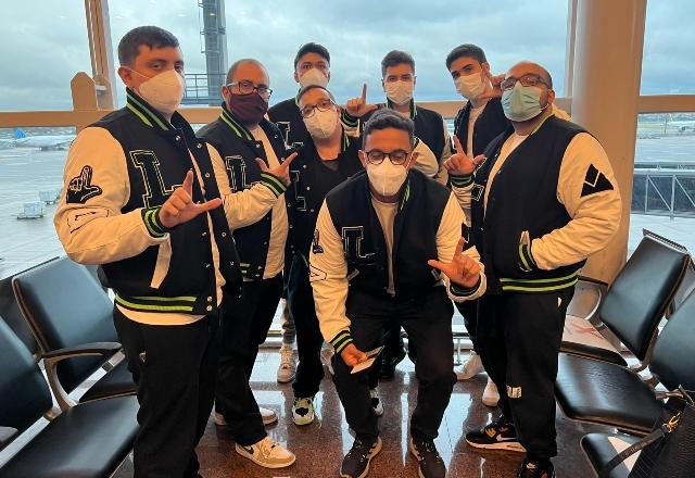 Foto dos jogadores da LOUD antes de embarcar para a Islândia