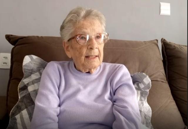Alice Farkas, idosa de 89 anos sobrevivente do Holocausto
