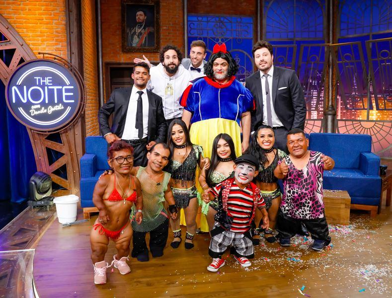 Circo Pindorama, Danilo Gentili, Murilo Couto, Diguinho Coruja e Léo Lins no palco do The Noite.