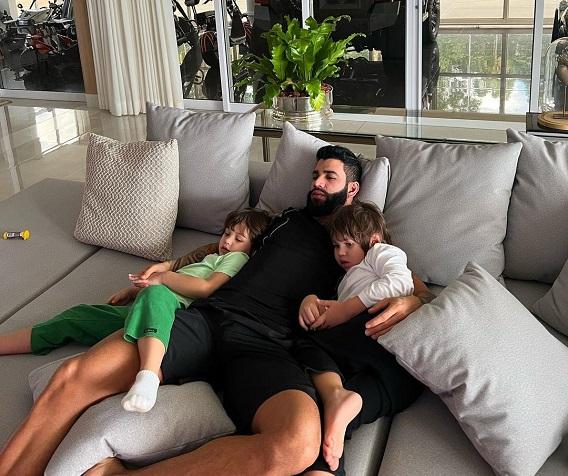 Gusttavo Lima com os dois filhos, Gabriel e Samuel