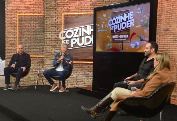 Giuseppe Gerundino, Otaviano Costa, Lucas Gentil e Maisa Alves na coletiva de imprensa do Cozinhe se Puder