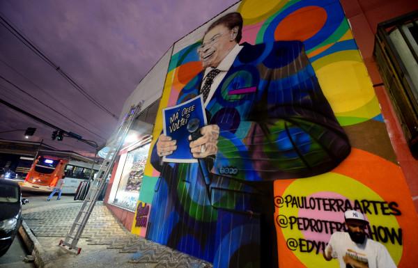 Grafite em homenagem a Silvio Santos na Estrada do Campo Limpo.