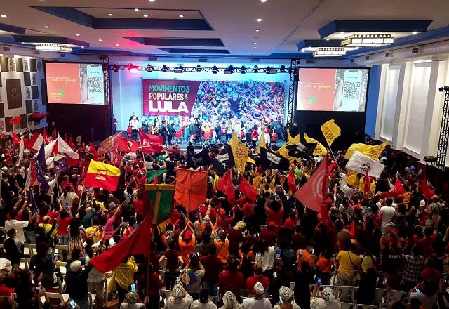 Lula se encontra com entidades de movimentos sociais e sindicais na Casa de Portugal (José Luiz Filho/SBT Brasil)