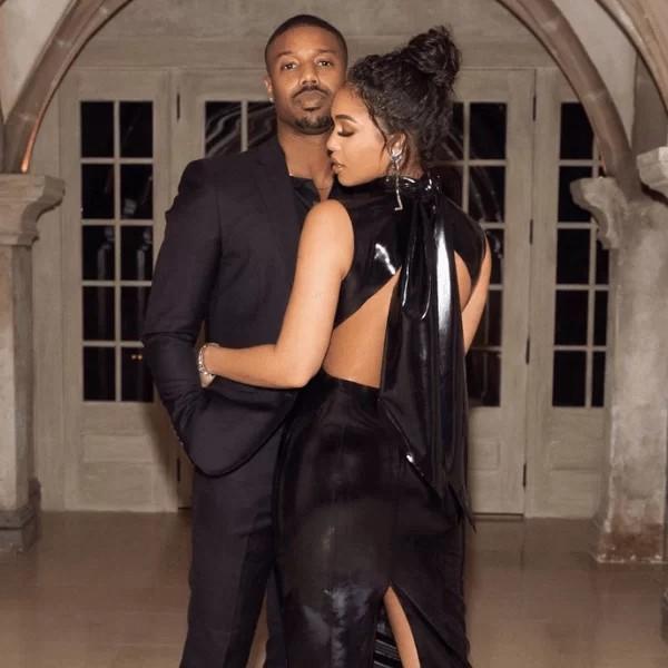  Michael B. Jordan e  Lori Harvey posam juntos para foto.