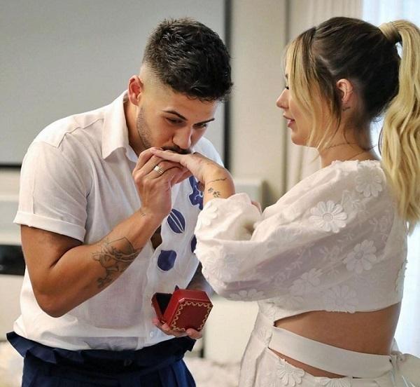 Virginia e Zé Felipe trocando aliança durante o casamento no civil.