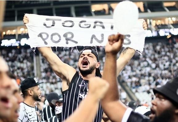 torcida do Corinthians na Neo Química Arena