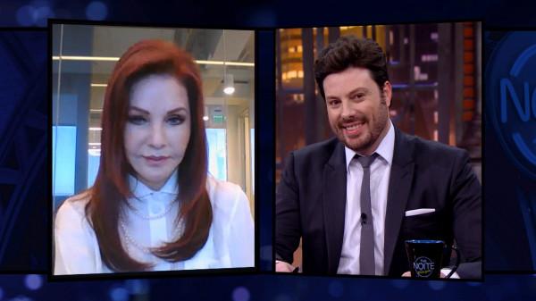 Priscilla Presley e Danilo Gentili durante o The Noite.