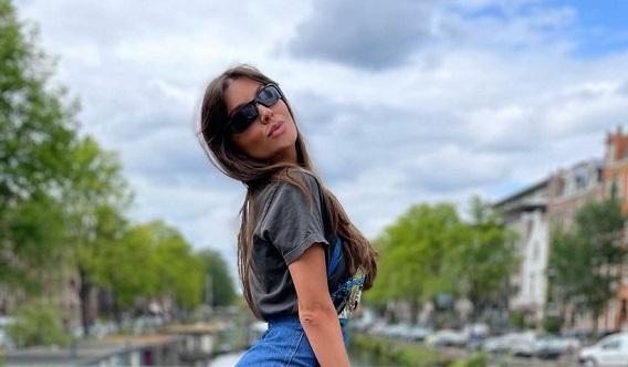 Thais Braz posa em Amsterdã