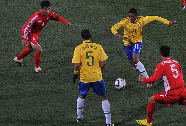 Robinho e Felipe Melo na Copa de 2010