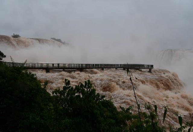 Cheia do rio Iguaçu aumentou a vazão das Cataratas sete vezes acima da média