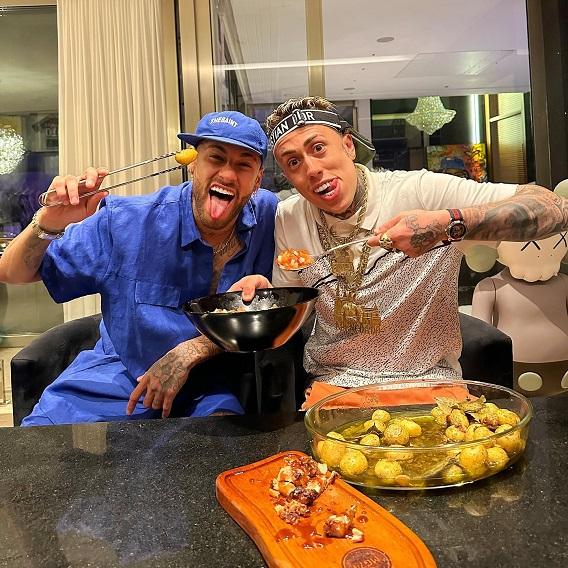 Neymar e MC Daniel em encontro na festa do jogador