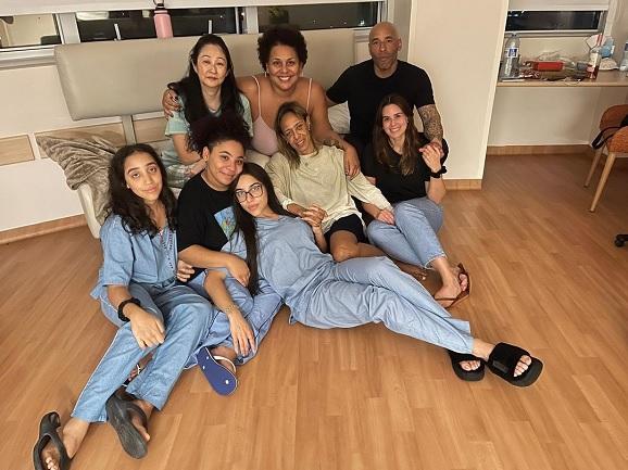 Filhos e netos do Rei do Futebol estão em São Paulo para passar o Natal em família no hospital