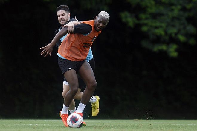 Patrick de Paula e Sauer em treino do Botafogo 