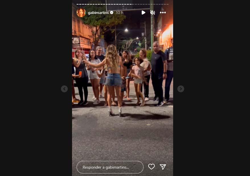 Gabi Martins em ensaio de carnaval no Rio de Janeiro