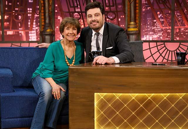 Ana Rosa e Danilo Gentili posam juntos para foto.