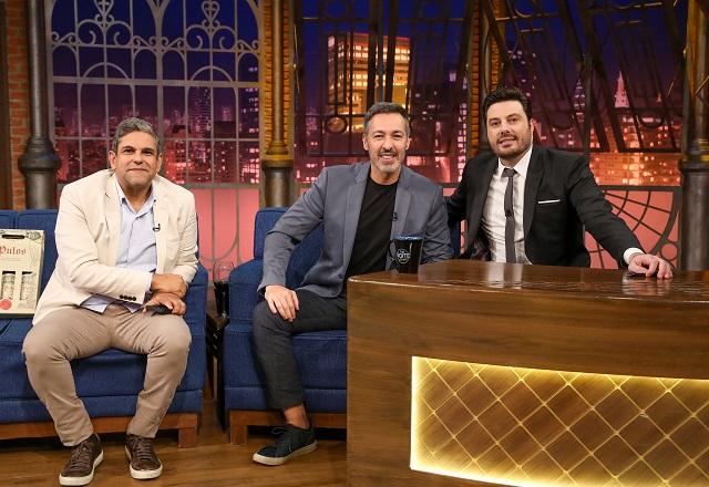 Danilo Gentili, João Guilherme e Nivaldo Prieto no palco do The Noite