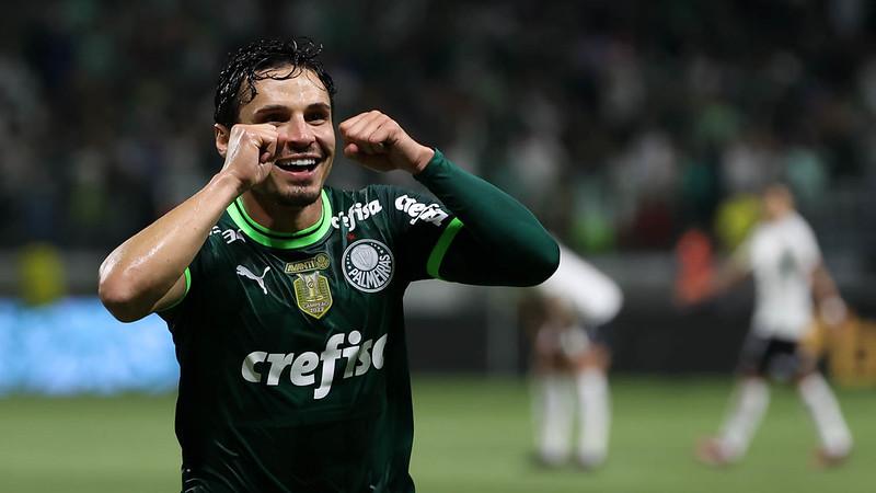 Comemoração de Raphael Veiga