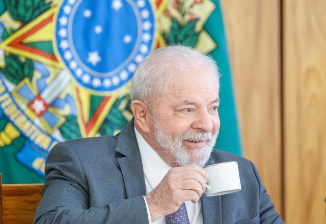 Foto de Lula tomando café