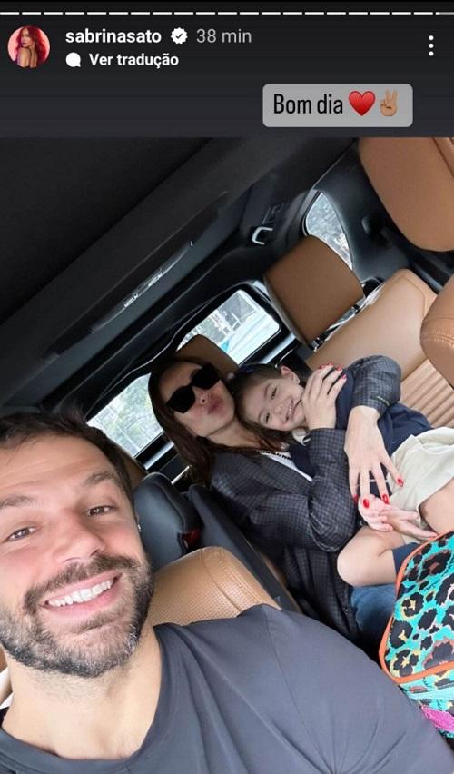 Duda Nagle, Sabrina Sato e Zoe tiram selfie sorrindo no carro