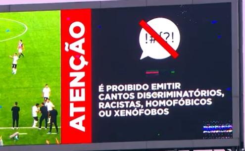 Mensagem contra cantos homofóbicos exibidos no telão da Neo Química Arena