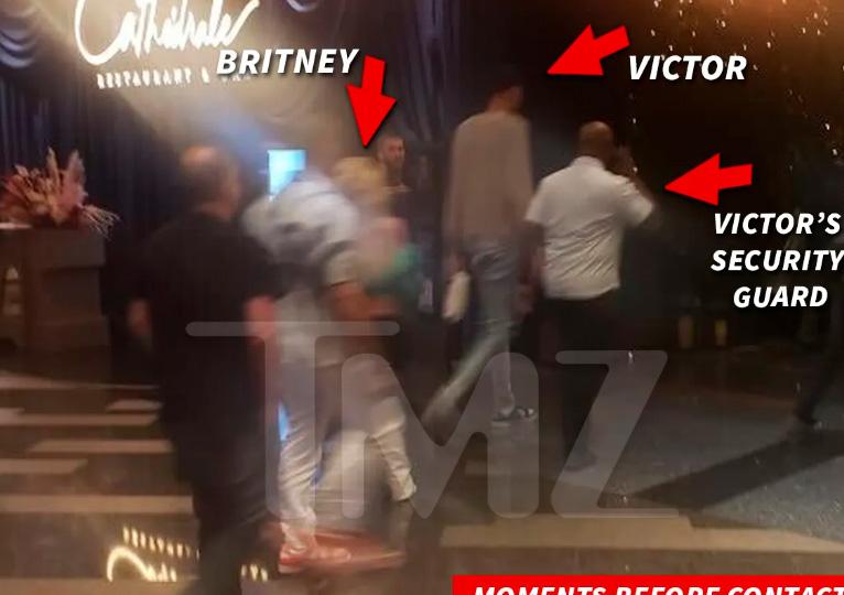 Print do TMZ mostra o momento em que Britney é agredida