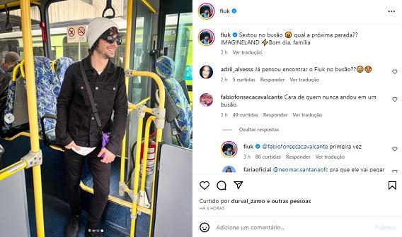 Print do post no Instagram que mostra Fiuk dentro do ônibus