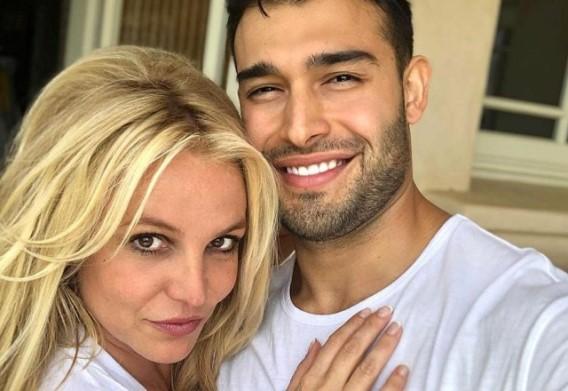 Britney Spears tira selfie com Sam Asghari