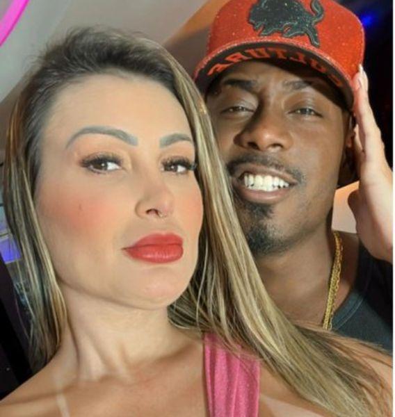 Andressa Urach responde críticas por deixar filho filmar conteúdos  eróticos: 'Em família é melhor