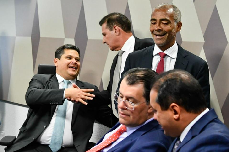 Senadores durante a sessão da CCJ (Geraldo Magela/Agência Senado)