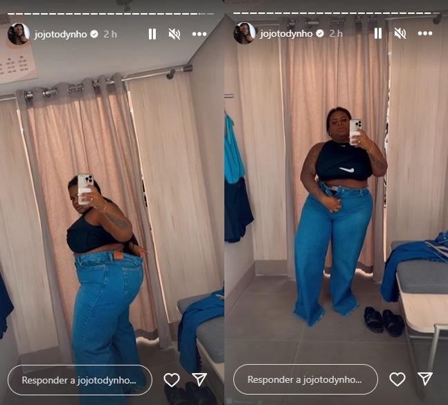 Jojo mostra seu corpo no espelho de um provador de loja