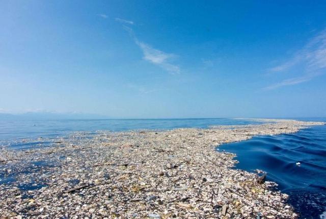 Ilha da plástico no Pacífico. Maior que o estado do Amazonas | Ocean Cleanup