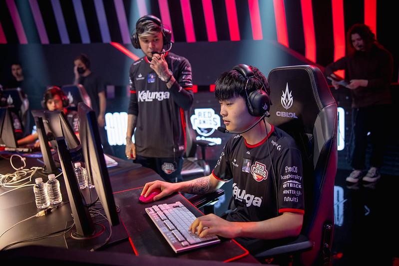 LoL: Time do Ilha das Lendas fará showmatch contra time do