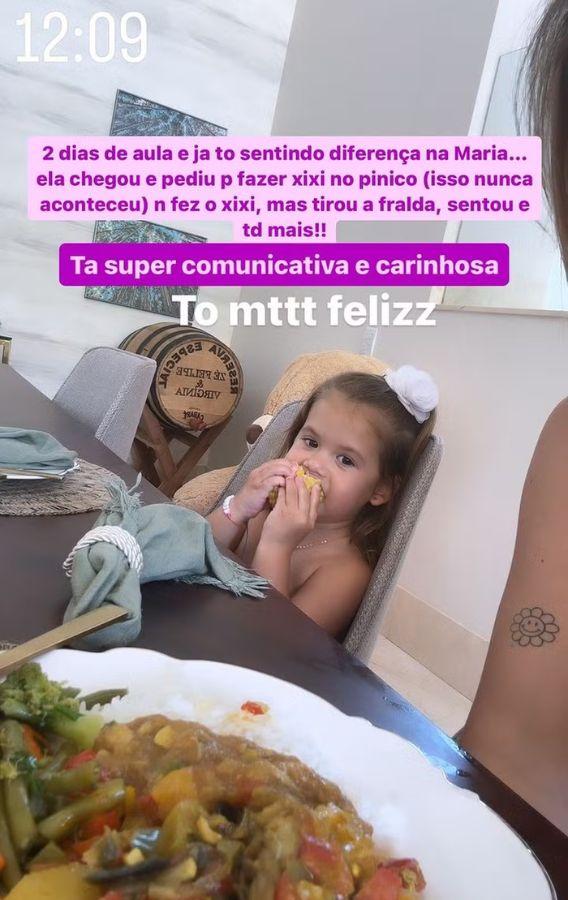 Maria Alice comendo