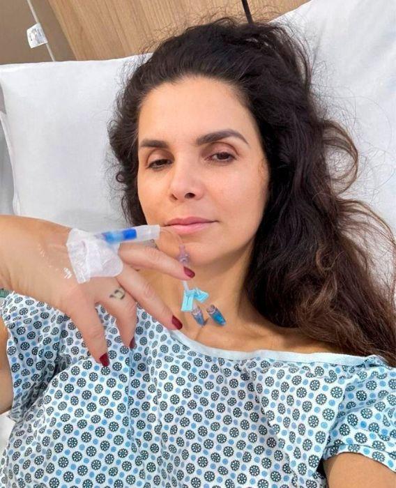 A modelo Luiza Ambiel no hospital, com roupa cirúirgica 