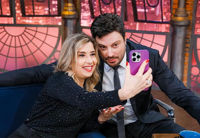 Mylena Ciribelli e Danilo Gentili juntos no palco do The Noite.