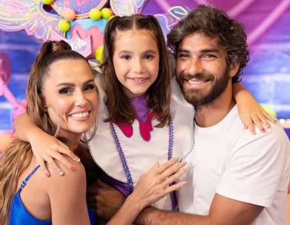 Deborah Secco, Maria Flor e Hugo Moura