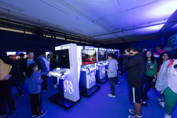 Estações de jogos no evento (Foto: Joca Duarte)