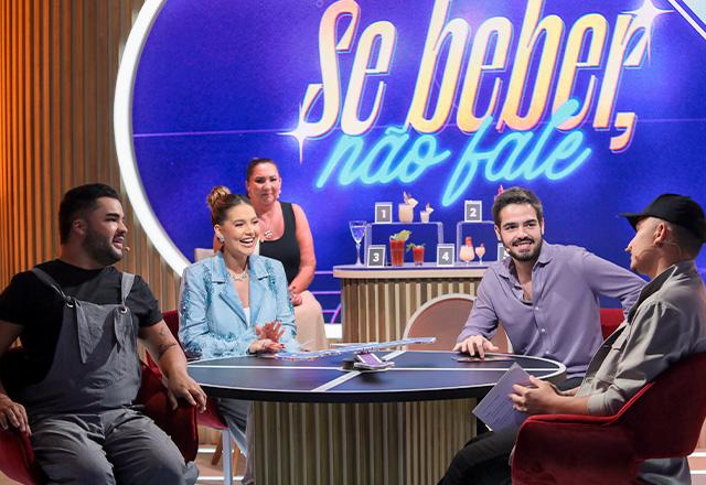 Lucas Guedez, Virginia, Margareth Serrão, João Silva e João Gomes na mesa do Se Beber, Não Fale.