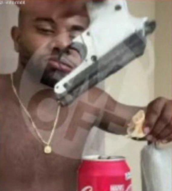 Denúncia de Tamires Assis incluem fotos de Davi Brito com arma de fogo