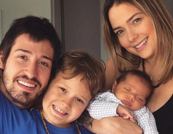 Vinícius Martinez, Davi Lucca, Carol Dantas e Valentin Martinez quando era bebê