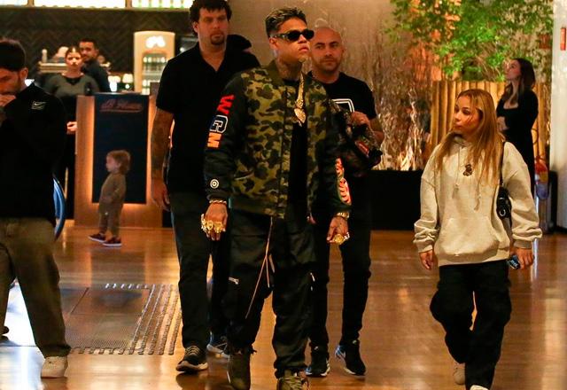 MC Cabelinho e Flavia Saraiva juntos em shopping do Rio de Janeiro.